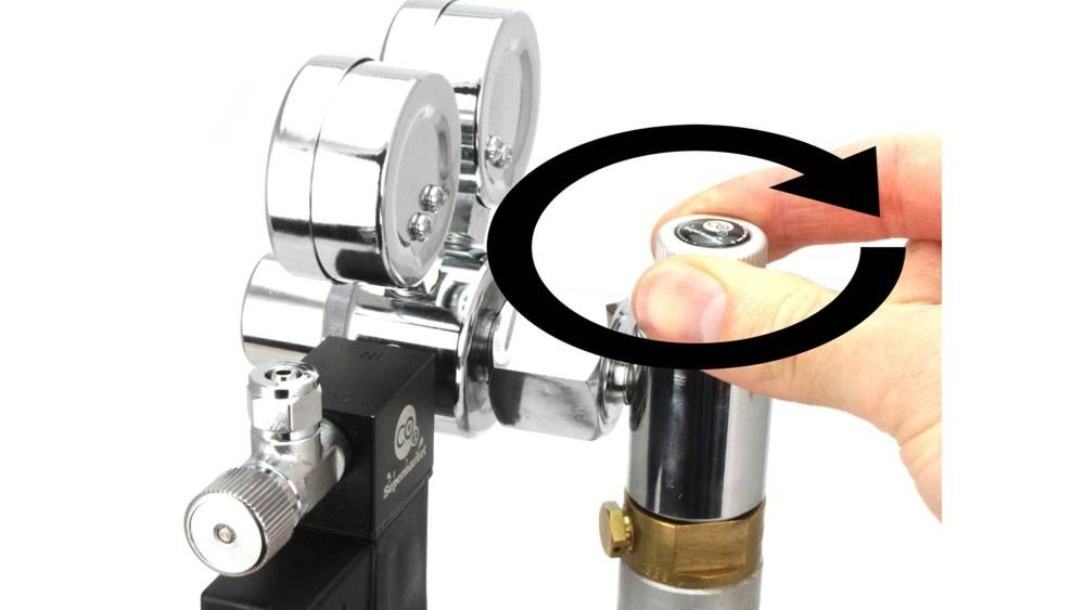 Turn Advanced SodaStream adapter's flow adjuster clockwise.